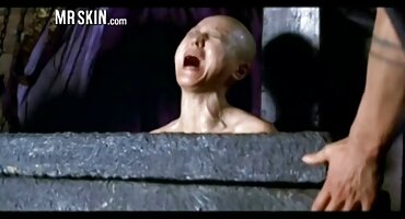 gái xinh mặc váy sex Đồng tính nữ vuốt ve âm vật phimsex không che của cô gái.